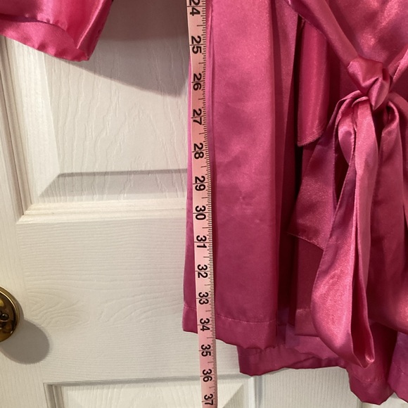 Excellent condition Morgan Taylor Intimates robe - Picture 10 of 10